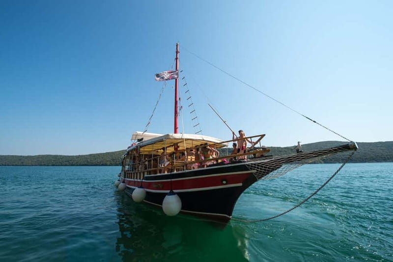 From Poreč: Boat Day Trip to Rovinj with Fish Lunch - Fish lunch and an aperitif at sea