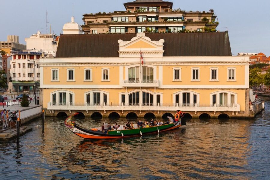 From Porto: Aveiro Private Guided Day Trip - Leaving Porto for Aveiro