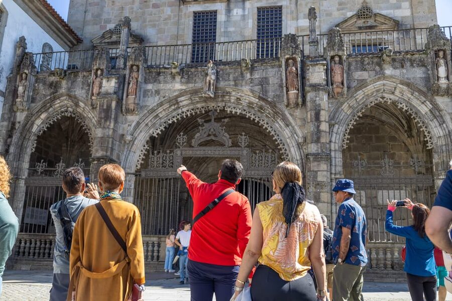 From Porto: Braga and Guimarães Full-Day Trip - Who should book this tour?