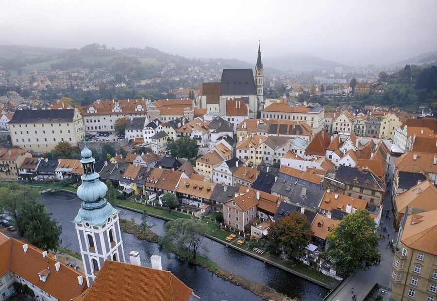From Prague: Český Krumlov and České Budějovice Day Trip - Exploring Český Krumlov from the river bend