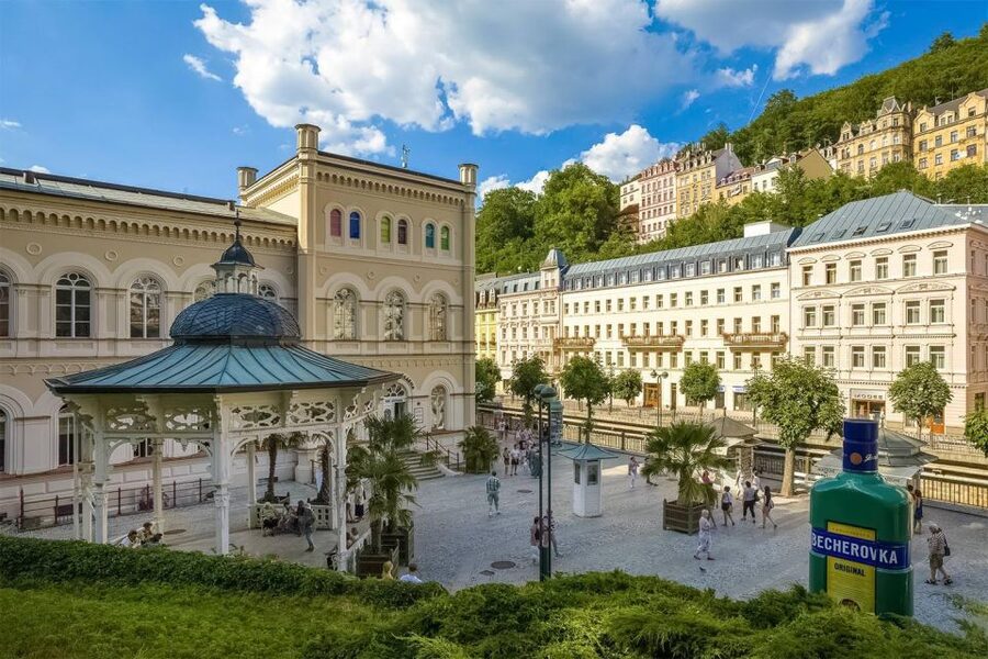 From Prague: One day trip to Karlovy Vary - Why Karlovy Vary makes a good escape from Prague