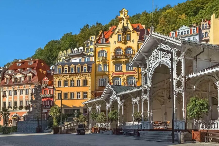 From Prague: One day trip to Karlovy Vary - Walking the Teplá stream and the spa center