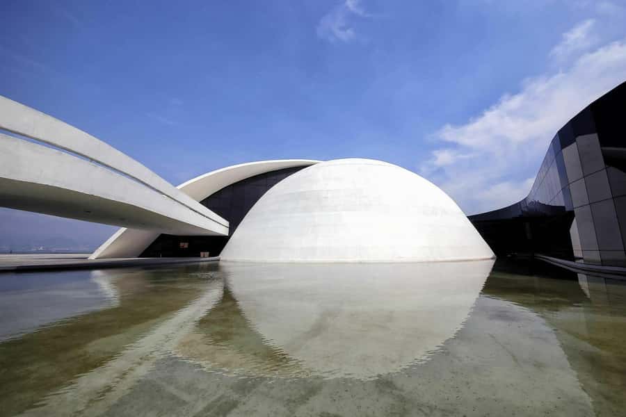 From Rio de Janeiro: Niterói Day Trip - Guides can make the architecture come alive