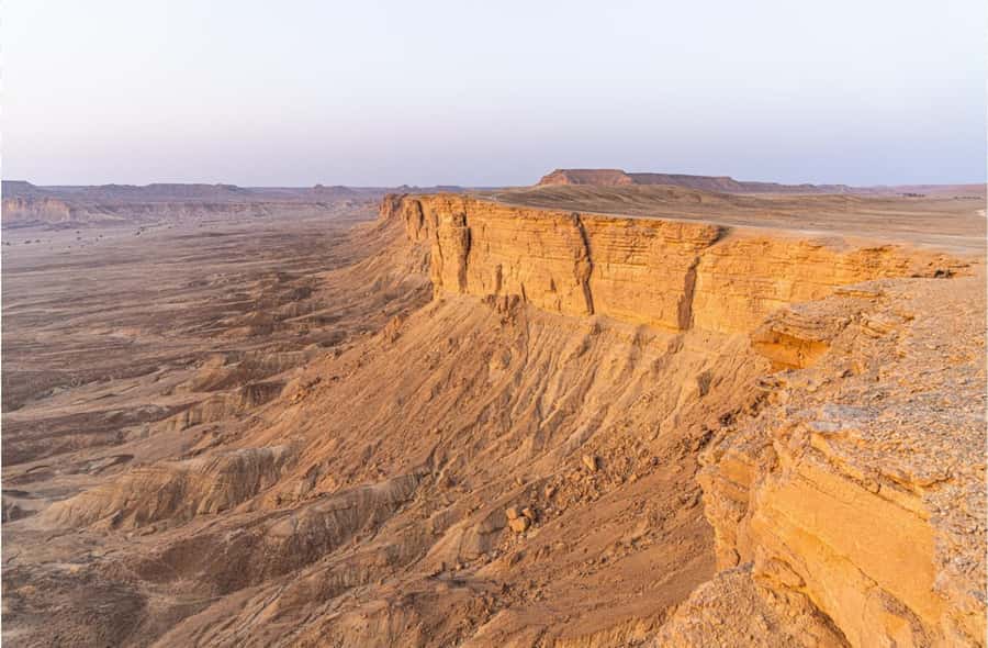 From Riyadh: Tuwaiq Mountains and Najd Plateau Day Trip - Sunset over the Najd Plateau