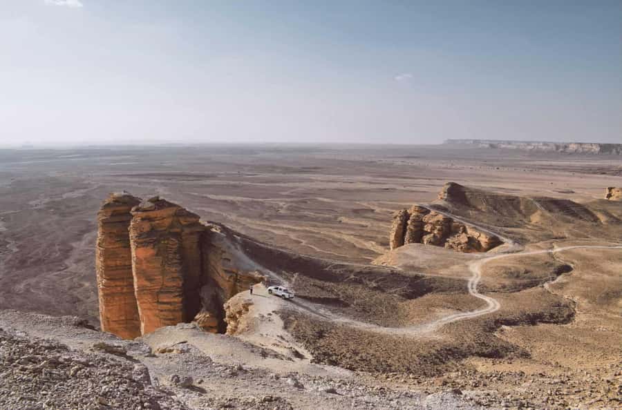 From Riyadh: Tuwaiq Mountains and Najd Plateau Day Trip - Walking above the Tuwaiq Mountains