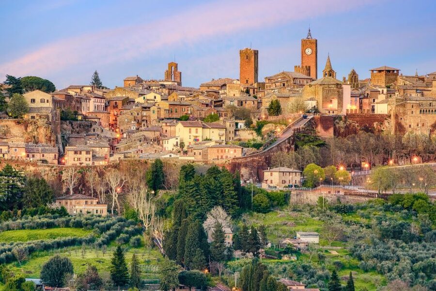 From Rome: Bagnoregio & Orvieto Day Trip with Wines & Lunch - Orvieto and its remarkable cathedral