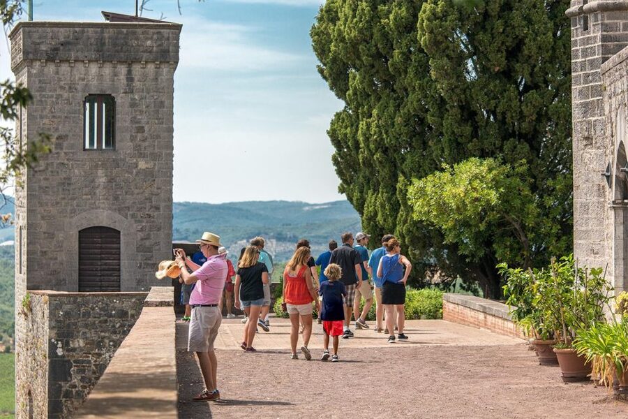 From Rome: Bagnoregio & Orvieto Day Trip with Wines & Lunch - Dress, food, and practical limits