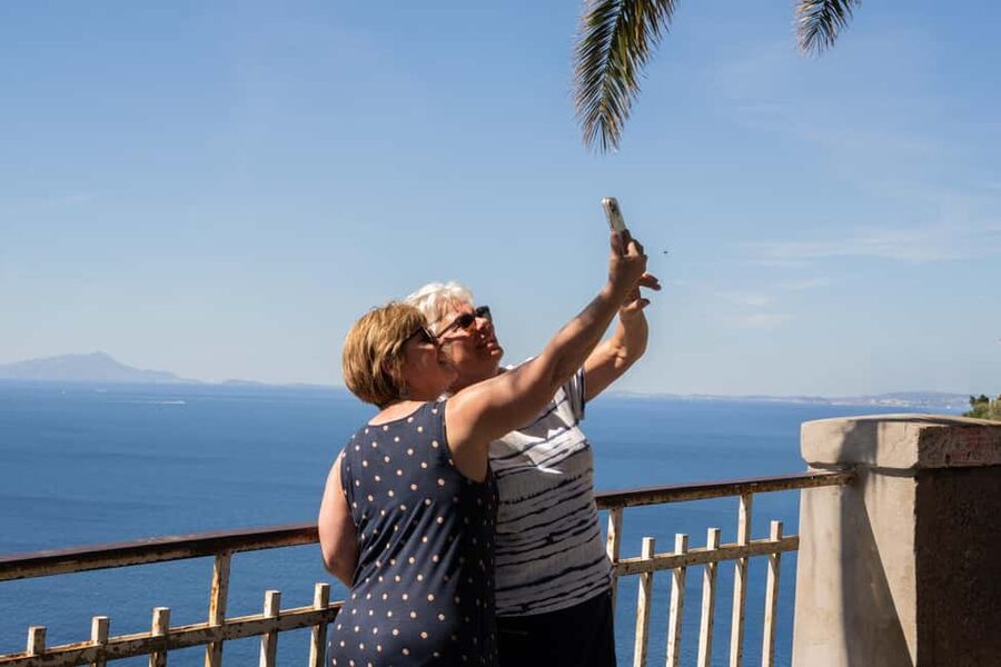 From Rome: Luxury Van Day Trip to Pompeii & Sorrento Lunch - Pompeii with Grazia, Enza, or another archaeology guide