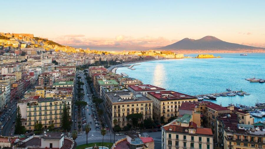 From Rome: Pompeii and Naples Day Trip by High-Speed Train - A proper Neapolitan pizza lunch