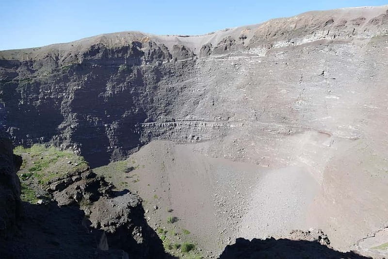 From Rome: Pompeii and Vesuvio Guided Day Trip with Lunch - The coral and cameo stop: useful for some, skippable for many