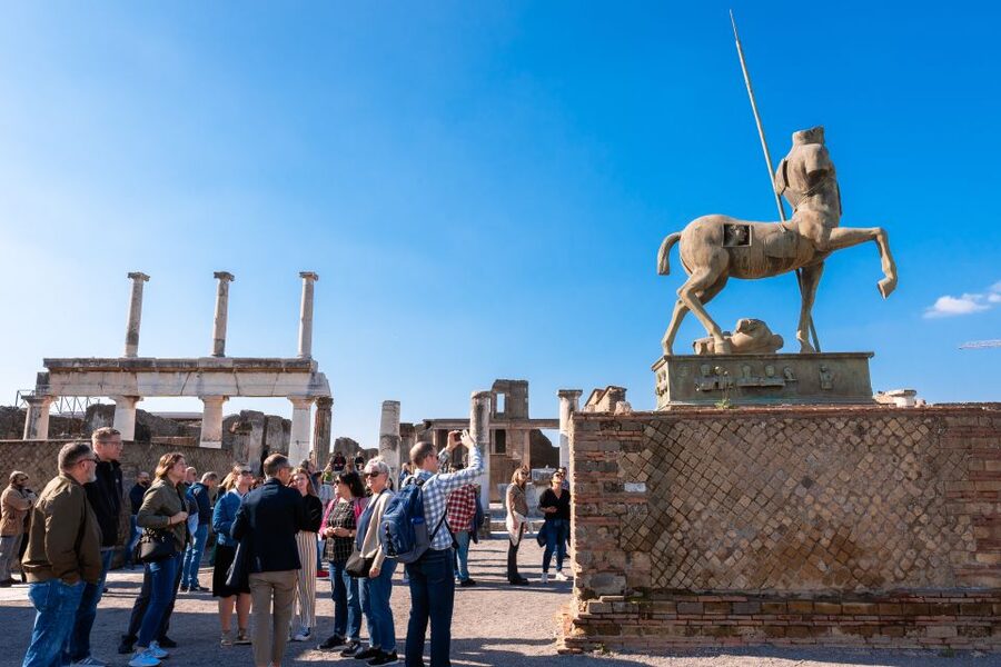 From Rome: Pompeii, Positano and Amalfi Coast Day Trip - Meeting your tour near the Pyramid of Rome