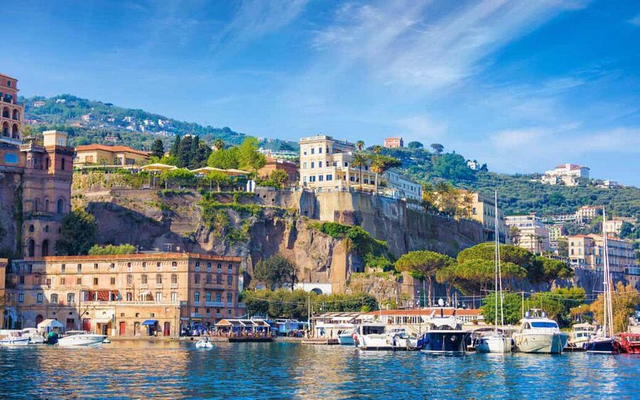 From Rome: Positano, Amalfi Coast and Sorrento Day Trip - Meeting the group at Piazza del Popolo