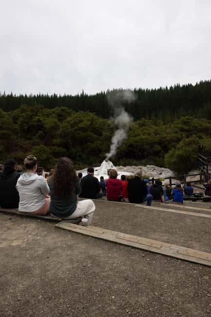 From Rotorua: Taupo Day Trip with Orakei Korako or Waiotapu - Taupo gives you lunch and lake views