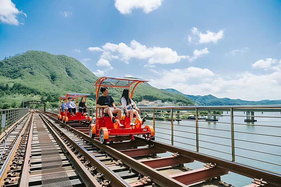 From Seoul: Nami Island, K-drama Garden & Rail Bike Day Tour - Seasonal planning: choose the version that suits you