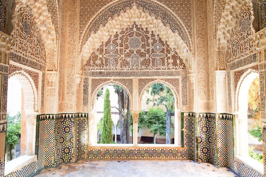 From Seville: Granada Day Trip with Alhambra and Albaicín - The essentials at a glance