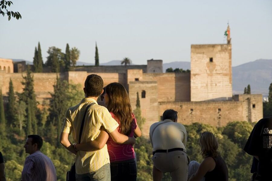 From Seville: Granada Day Trip with Alhambra and Albaicín - The cheaper option and what it leaves out