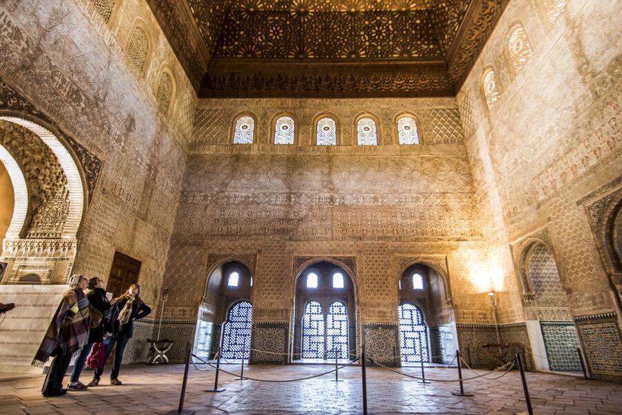 From Seville: Granada Day Trip with Alhambra and Albaicín - Guides, languages, and the pace of the day