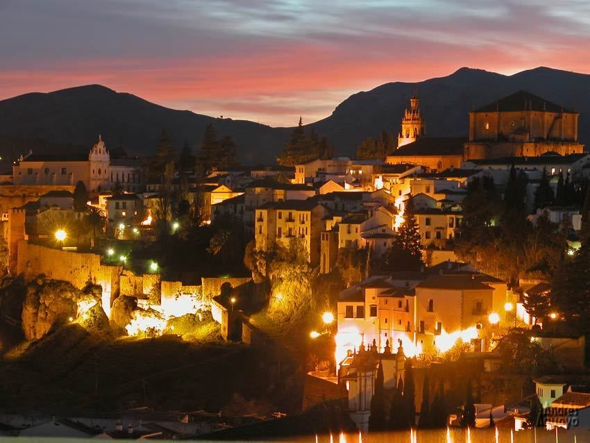From Seville: White Villages and Ronda Full-Day Trip - Guides, group size, and the feel of the day