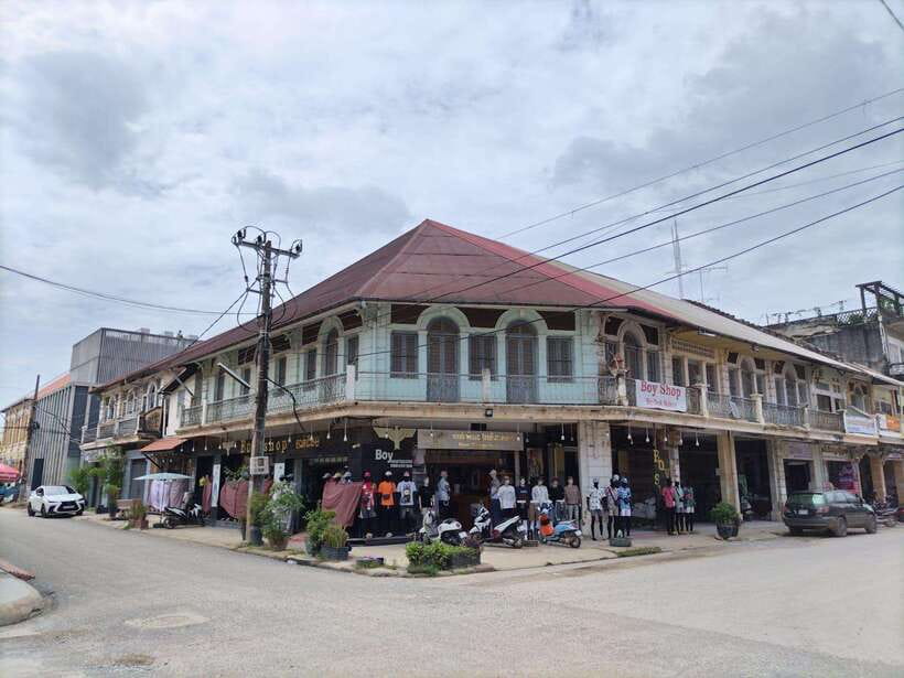 From Siem Reap: Battambang Day Trip Return or to Phnom Penh - Local food and small detours add value