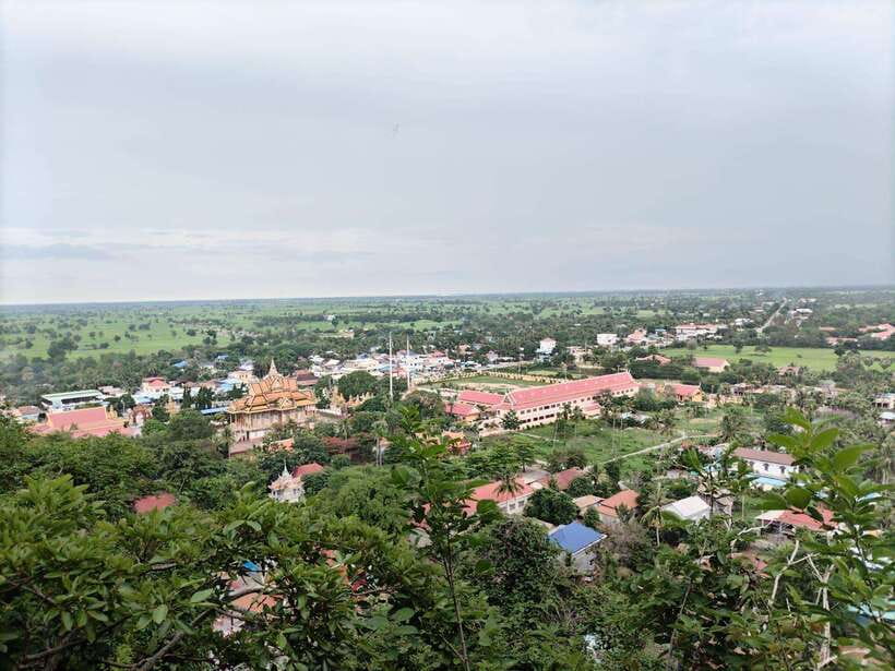 From Siem Reap: Battambang Day Trip Return or to Phnom Penh - Samrong Knong Killing Field: a quiet and serious stop