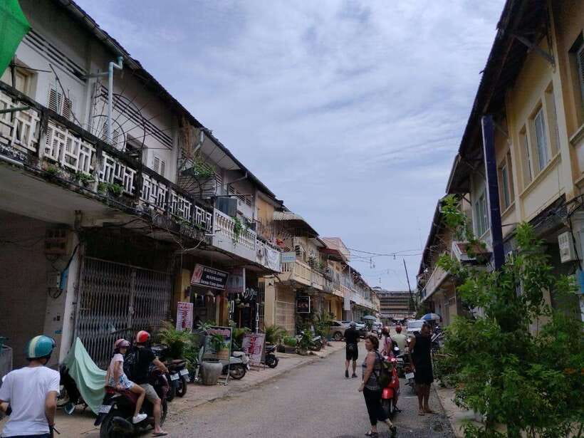 From Siem Reap: Battambang Day Trip Return or to Phnom Penh - The Killing Cave asks for quiet attention