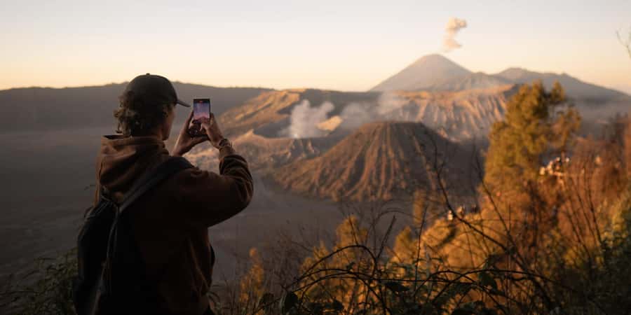 From Surabaya or Malang: Private Mt. Bromo Sunrise Day Trip - Breakfast with lava views