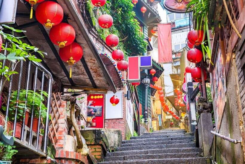 From Taipei: Shifen, Jiufen, and Yehliu Guided Day Trip - Why this day works for a first visit to northern Taiwan