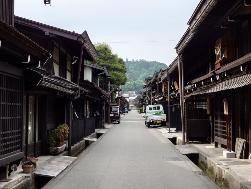 From Takayama: Guided Day Trip to Takayama and Shirakawa-go - Use the 90-minute Takayama break carefully