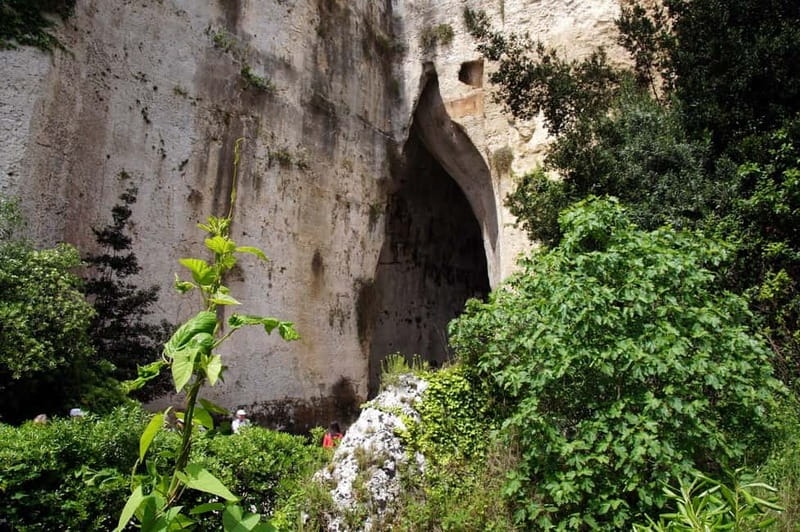 From Taormina: Syracuse and Noto Guided Day Trip by Bus - Noto in one concentrated hour
