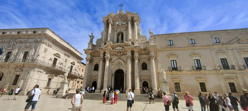 From Taormina: Syracuse and Noto Guided Day Trip by Bus - Christy and the guide-led experience