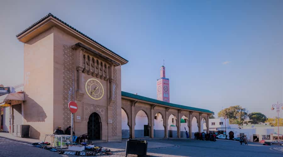 From Tarifa: Tangier Full-Day Trip with Lunch - Meeting your Moroccan guide in Tangier