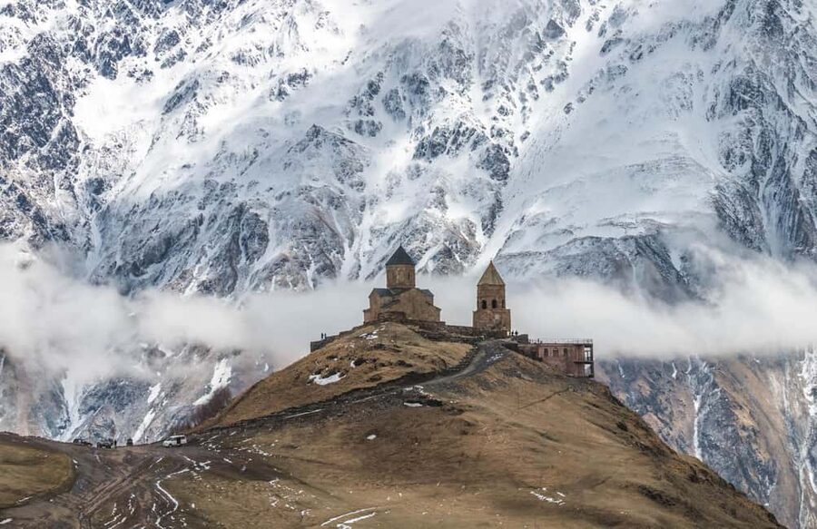 From Tbilisi: Kazbegi, Gudauri & Ananuri Day Trip - Stepantsminda and the final approach to Gergeti