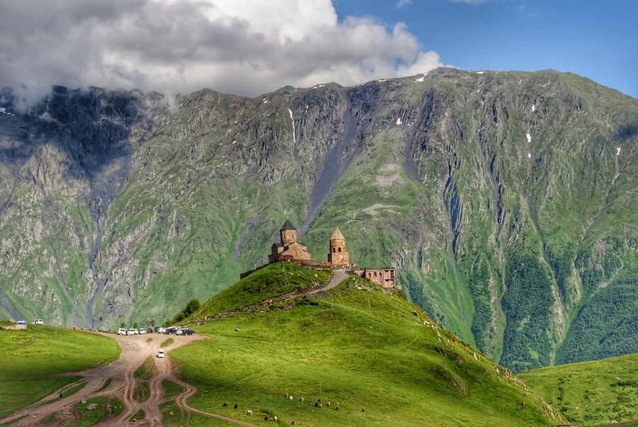 From Tbilisi: Kazbegi, Gudauri & Ananuri Day Trip - What the guides add to the day