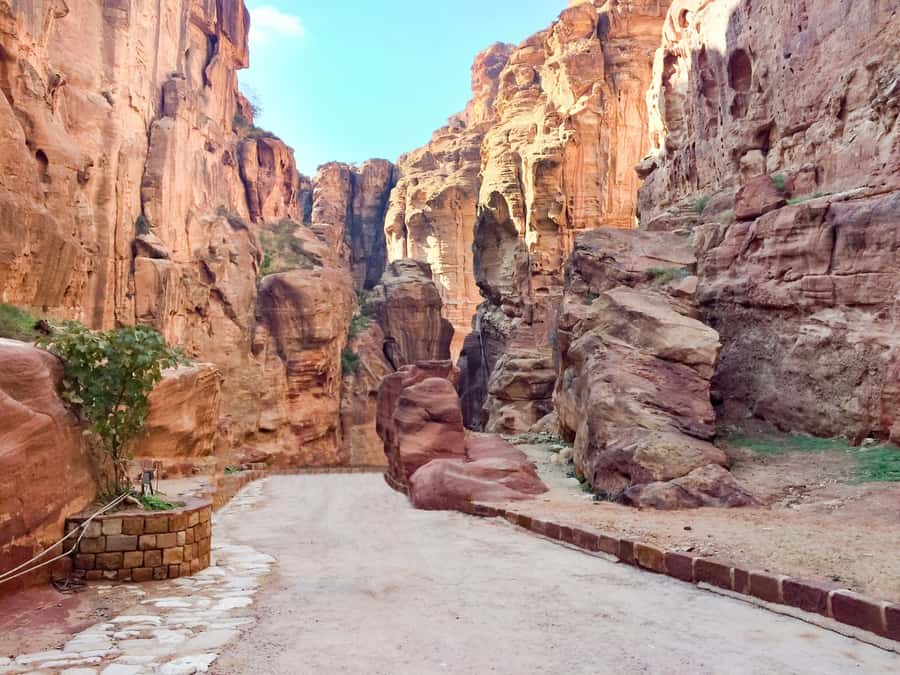 From Tel Aviv: Full-Day Trip to Petra with Roundtrip Flights - Crossing into Jordan at the Arava border