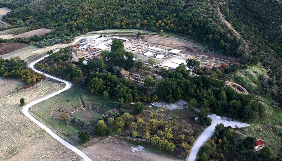 From Thessaloniki: Aigai Royal Tombs & Pella Museum Day Trip - Who should book this outing?
