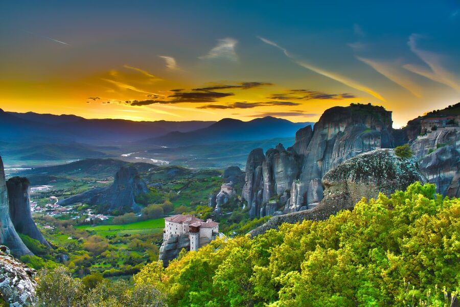 From Thessaloniki: Full Day Trip to Meteora - First sight of the Meteora pillars