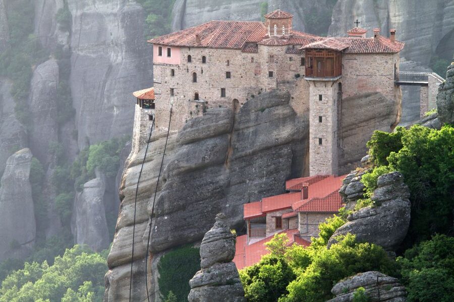 From Thessaloniki: Full Day Trip to Meteora - Kalambaka lunch and free time