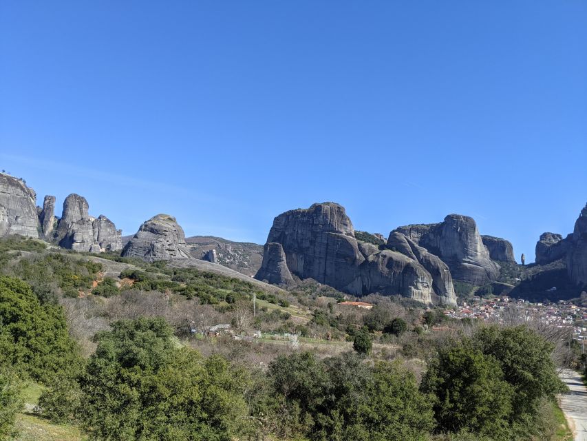 From Thessaloniki: Meteora Small Group Day Trip - Kalambaka and Kastraki: the gateway to the cliffs