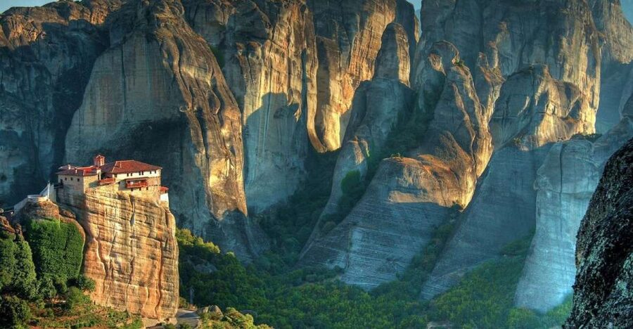 From Thessaloniki: Meteora Small Group Day Trip - The viewpoints deliver the best first look