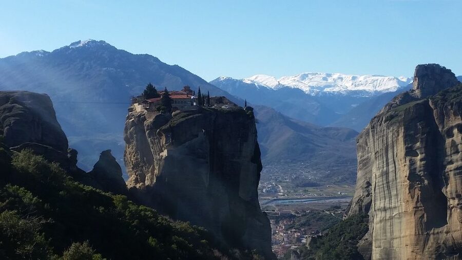 From Thessaloniki: Meteora Small Group Day Trip - The early pickup and three-hour drive