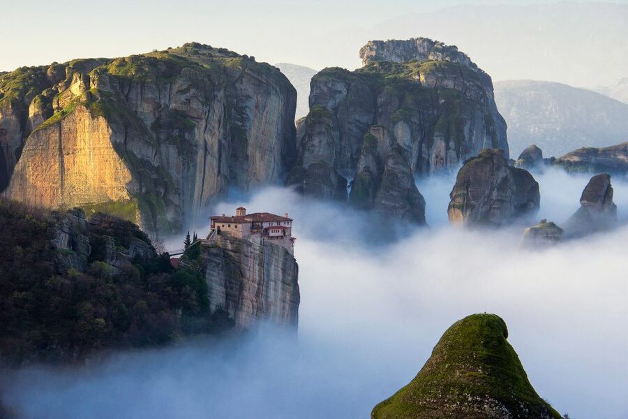 From Thessaloniki: Private Day Trip to Meteora with Transfer - Lunch and coffee in Kalabaka