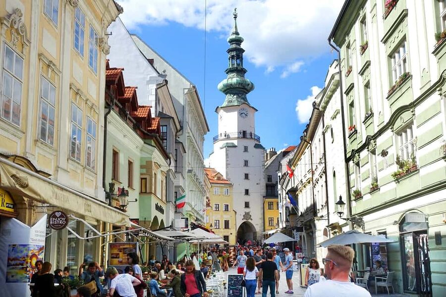 From Vienna: Bratislava and Budapest Guided Day Trip - The optional pause in Győr