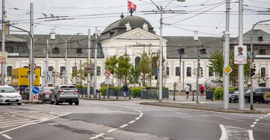 From Vienna: Bratislava Day Trip - Walking through the old center for two hours