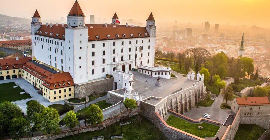 From Vienna: Bratislava with Local Guide, Castle & UFO Views - Bratislava Castle: a short introduction with a big view