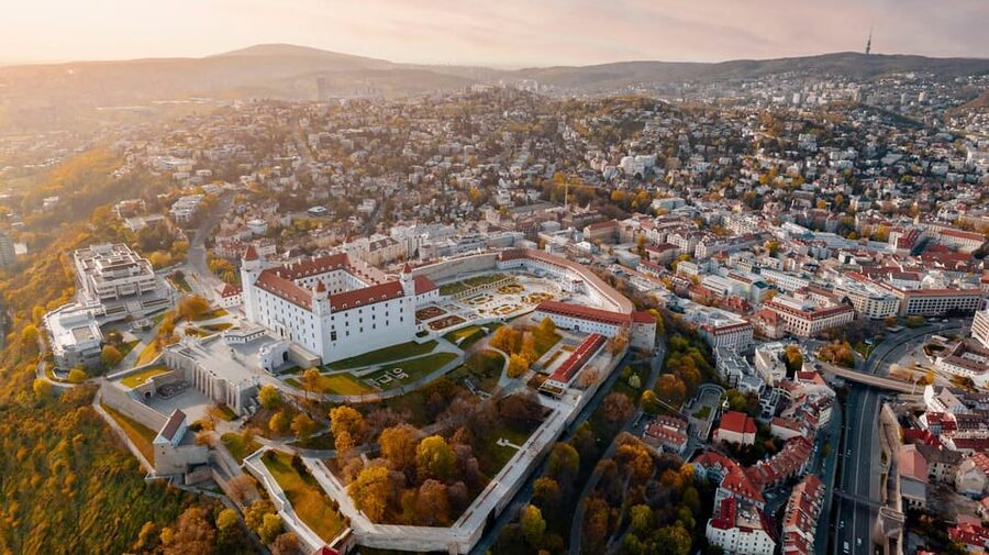 From Vienna: Bratislava with Local Guide, Castle & UFO Views - Lunch: a useful hour and a half