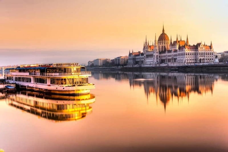 From Vienna: Budapest Group Day Trip - Heroes’ Square and St. Stephen’s Basilica