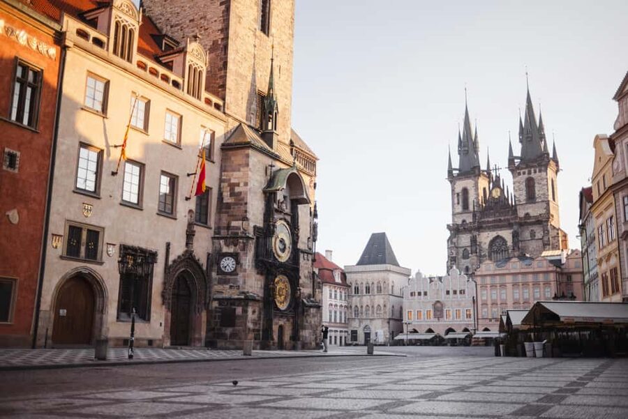 From Vienna: Day Trip to Prague and Brno with Transfer - Guides, group atmosphere, and service