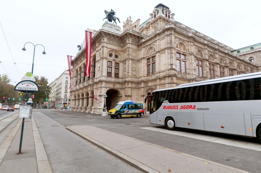 From Vienna: Guided Day Trip to Budapest - A short guided walk through the historic center