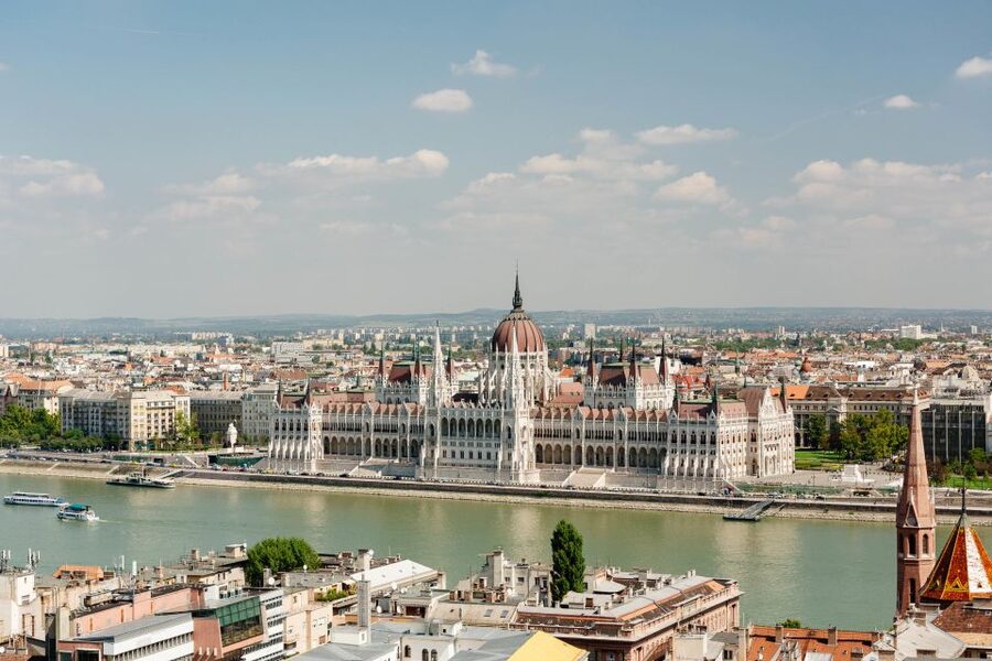 From Vienna: Guided Day Trip to Budapest - Three and a half hours to explore Pest