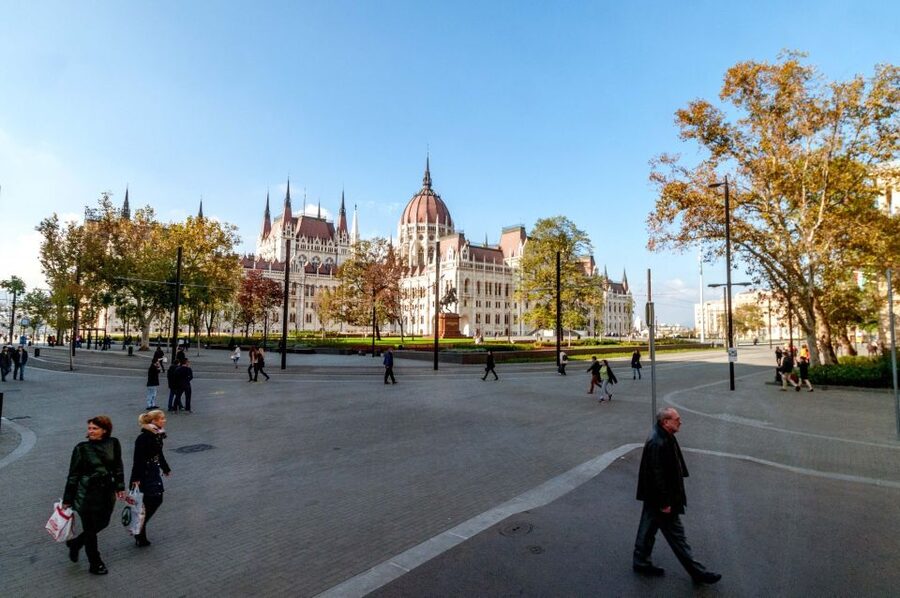 From Vienna: Guided Day Trip to Budapest - Heroes’ Square and the first Budapest photo stop